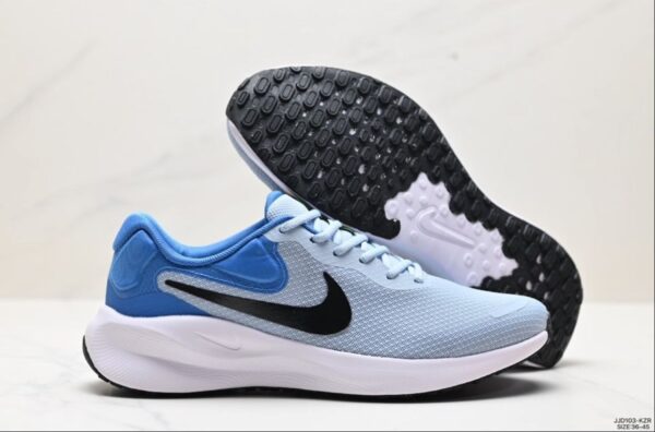 Nike Revolution 7